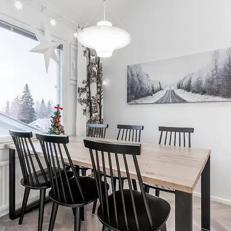 Arctic Private Yard, Sauna & Sledding Hill * Rovaniemi